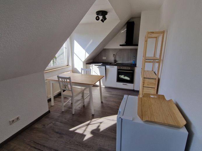 Luminoso, moderno, céntrico: elegante apartamento de 1 habitación (vacío o amueblado) – Küche