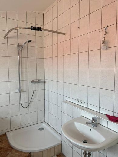 Moderne 3-Zimmer-Dachgeschosswohnung mit Balkon, Loggia &amp; Einbauküche in Karben in Karben-Burg-Gräfenrode – dachgeschoss_20