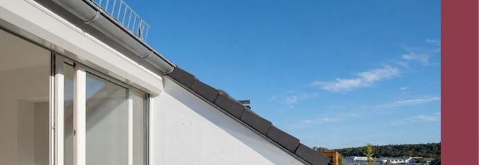 Wohnen mit Weitblick! Gut geschnittene 2,5 Zimmer-DG-Wohnung m. Dachterrasse, Carport, EBK, Gäste-WC
