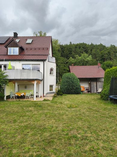 Ideale per famiglia, bifamiliare con appartamento indipendente (ELW), Svizzera Francone, BETZENSTEIN – Photo 1