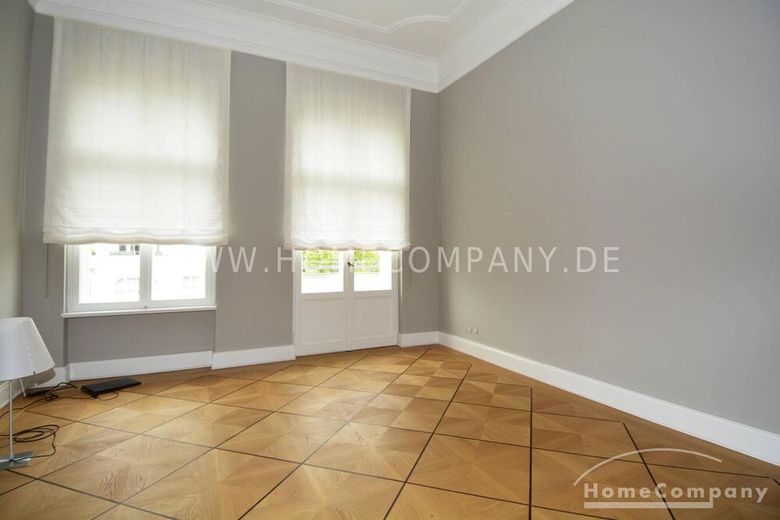 Appartamento duplex di lusso nel cuore di Charlottenburg, Berlino, arredato. – bfb99d212f5a66eaf43e2df66da6e66b7fb241ee.jpg