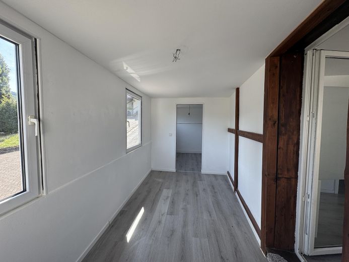 Modernisiertes Einfamilienhaus mit 1.025 m² Grundstück, Wintergarten & großem Garten – Wintergarten OG