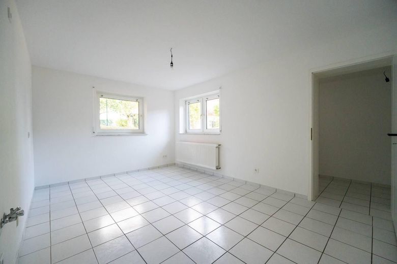 Modernisiertes Zweifamilienhaus mit Einliegerwohnung, neuer Gasheizung & PV Anlage – Foto 9