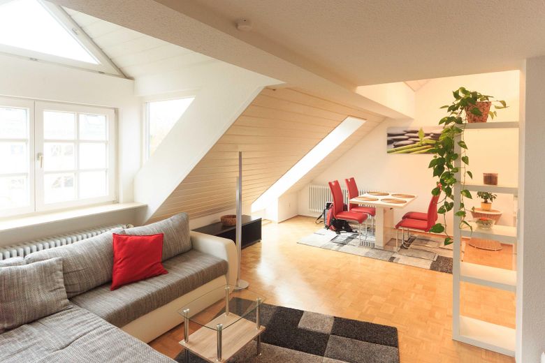 Schicke Maisonette-Wohnung mit Galerie und Loftcharakter | 2 Bäder – Wohnbereich