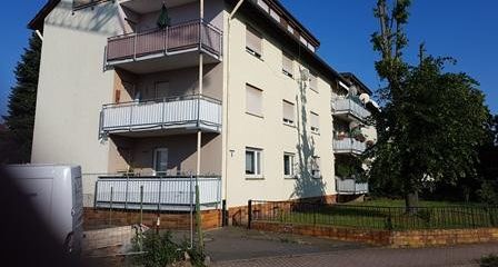 Gepflegte 3-Zimmer Wohnung mit Balkon in Hockenheim – Ansicht von der Straßenseite