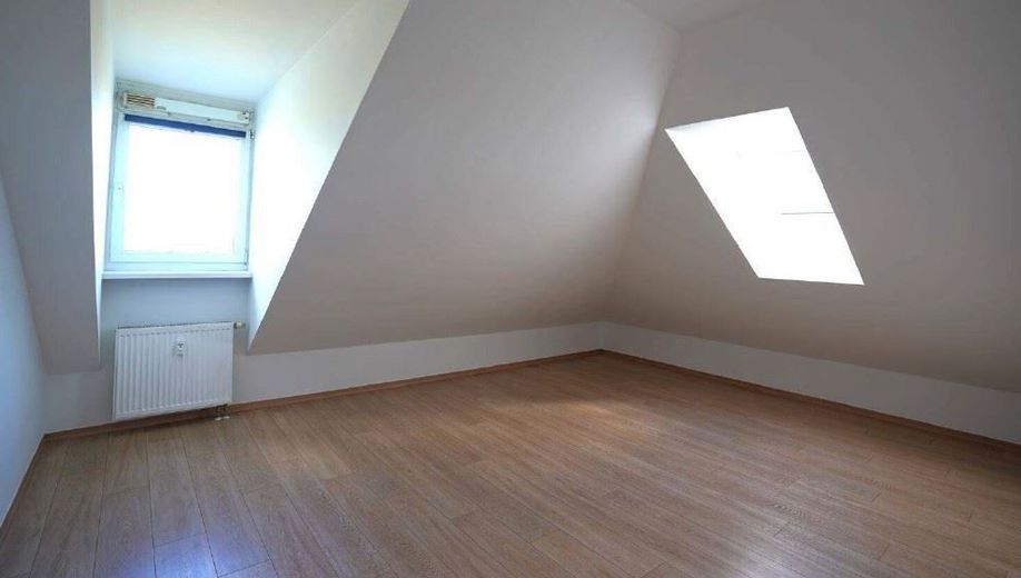 Zweitbezug! Große 3-Zimmer mit Tiefgarage, EBK, Balkon und Wanne am See! – Schlafzimmer