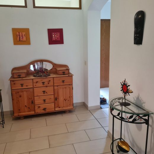 5 Zimmer Erdgeschoss-Wohnung mit Garten und separaten Eingang im OT Alzenau – Eingangsbereich