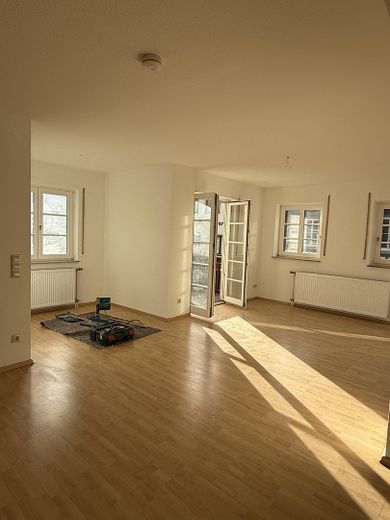 Zentrale 2,5 Zi.-Wohnung mit Balkon // Stadtzentrum Weil der Stadt – Foto 3
