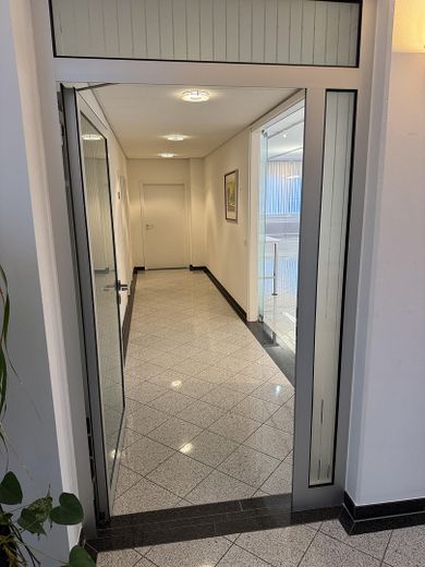 Repräsentative EG Bürofläche in gepflegtem Bürohaus – Flur 