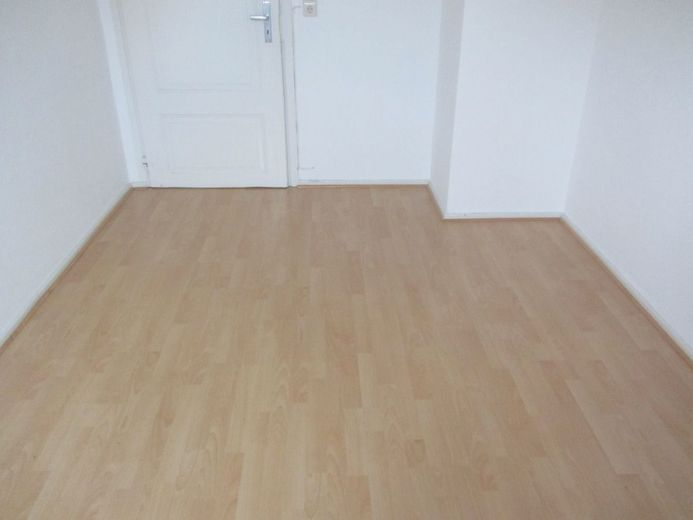 2-Zimmer in 3er WG, direkt neben der FH, Dachgeschoss, Zimmer Nr. 1 – Heise Immobilien - Vermietung WG-Zimmer - WG-Zimmer-Nr.1