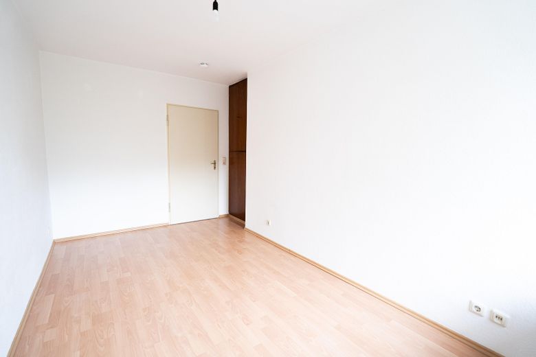 3-pokojowe mieszkanie z dwoma balkonami w centrum Frankfurtu – Zdjęcie 13