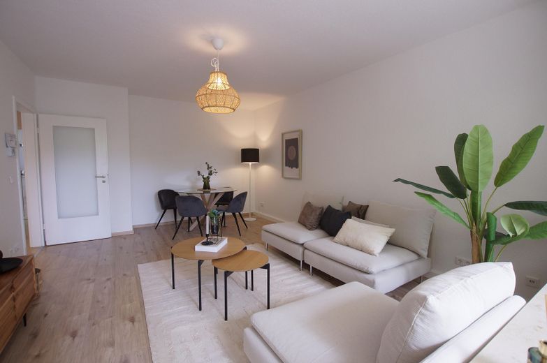 Charmant 3-kamerappartement met balkon – pas gerenoveerd, 68 m² – Wohnzimmer