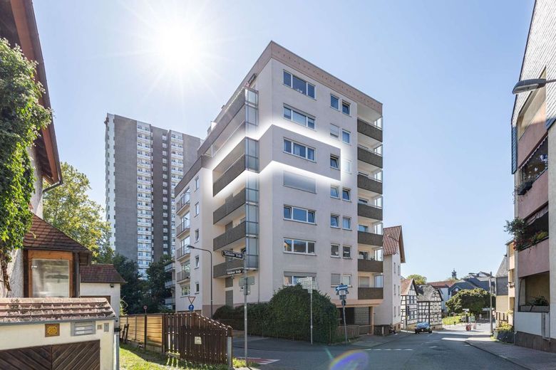 Charmante 2-Zimmer-Wohnung in Frankfurt-Bornheim - 5. Obergeschoss, Aufzug, Balkon &amp; Ausblick – Außenansicht