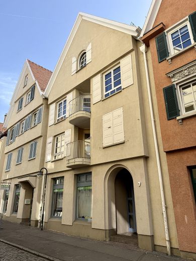 Provisionsfrei: Helle 2-Zi.-Wohnung mit Balkon in der Reutlinger Altstadt – neues Bad, Fernwärme – Wohnung mit Balkon im 2. OG