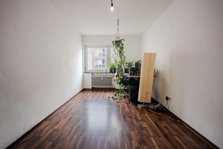 WG-geeignete 3-Zimmer-Wohnung mit zwei Balkonen in Nürnberg – Schlafzimmer-1