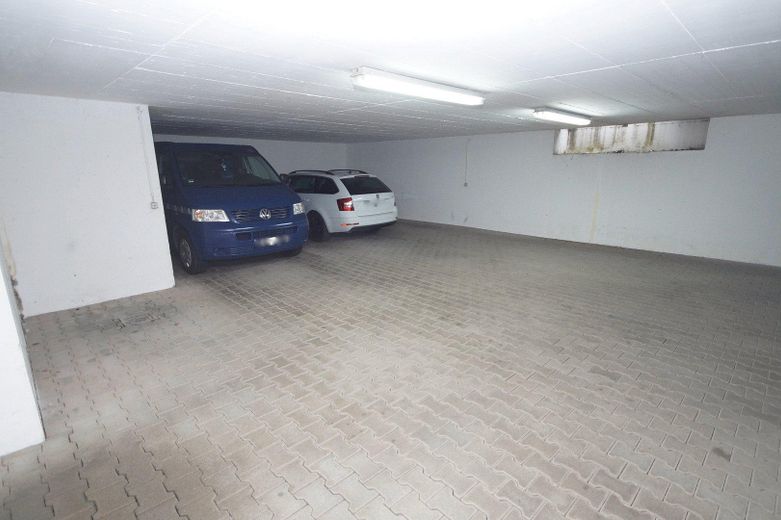 Yeraltı garajında sürekli park yeri - kuru, güvenli, komisyonsuz – Tiefgarage