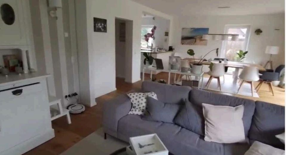 Wohnzimmer/Blick ins Esszimmer