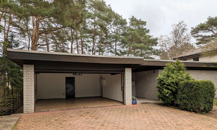 Bungalow adatto alle famiglie, vicino al centro e ben collegato – offene Garage.....