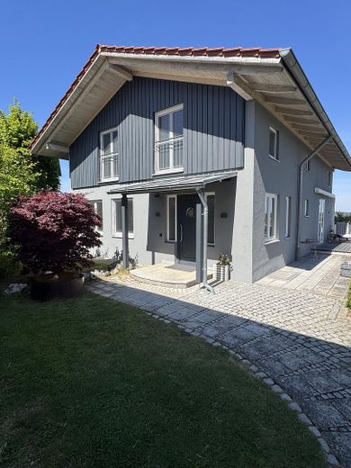 Modernes Einfamilienhaus mit freiem See- und Bergblick Nähe  Prien – Eingangsbereich