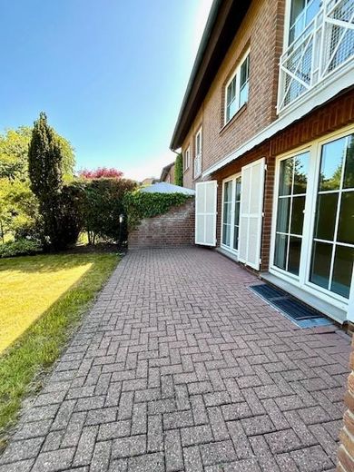 großzügige Terrasse m. Markise