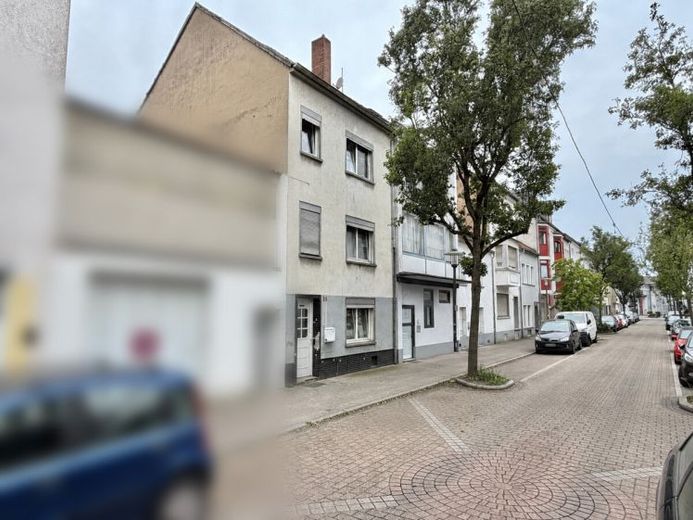 Sanierungsbedürftiges Ein- bis Zweifamilienhaus mit viel Potenzial – फोटो 1