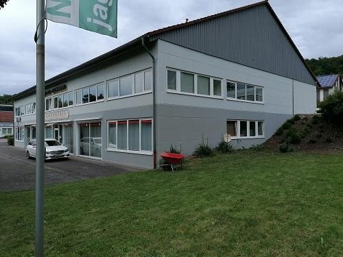 Veelzijdig bruikbaar commercieel vastgoed (kantoor, praktijk, hal, studio, ambacht, handel). 1a-locatie – Außen Rasenfreifläche