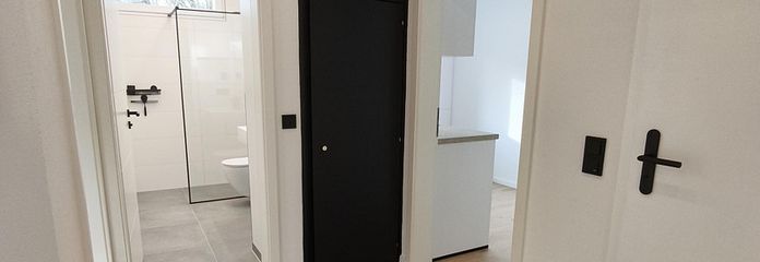 li. Bad. + re.Küche & Ausgang