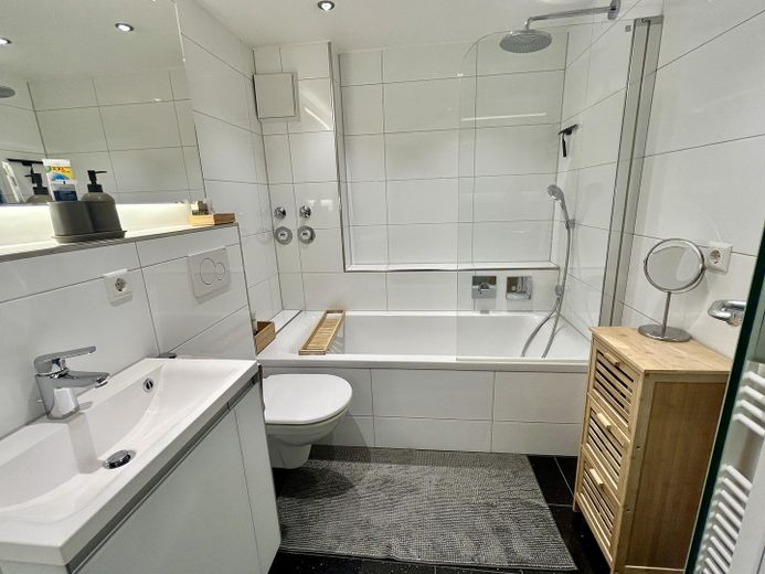 Bad mit Wanne
