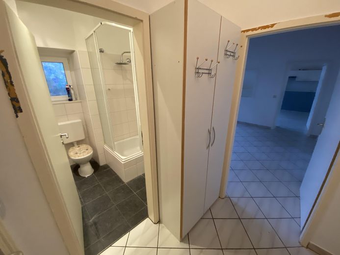 Modernisierte Altbauwohnung mit großer Terrasse | ca. 55 m² | Wuppertal-Elberfeld – Flur/Badezimmer