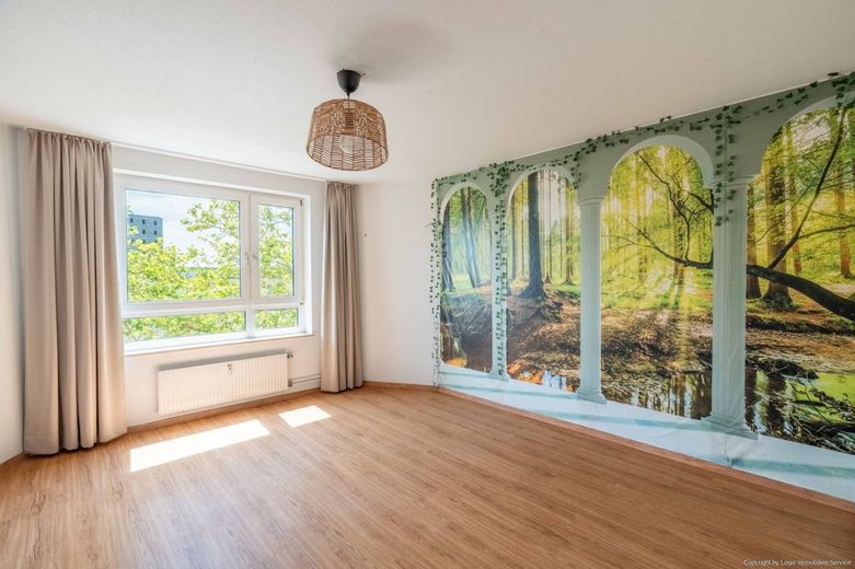 Bezugsfreie 2-Zimmer-Eigentumswohnung mit Sonnenloggia, Aufzug &amp; Tiefgarage – Schlafzimmer