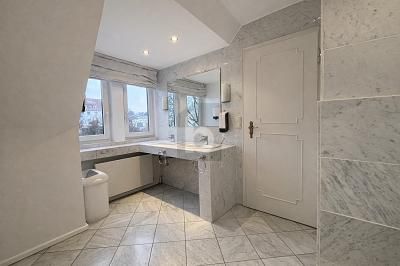 ELEGANT. EXCLUSIVE. TIMELESS. – 1768905994_b647e9f.jpg
