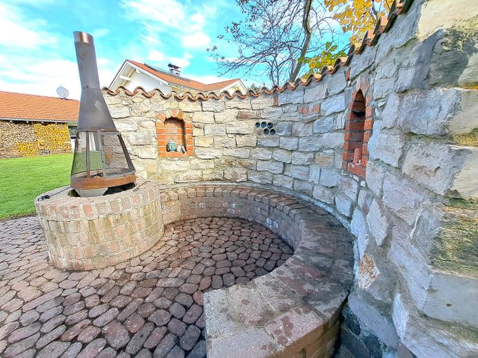 Grillplatz_Mediterrane_Mauer