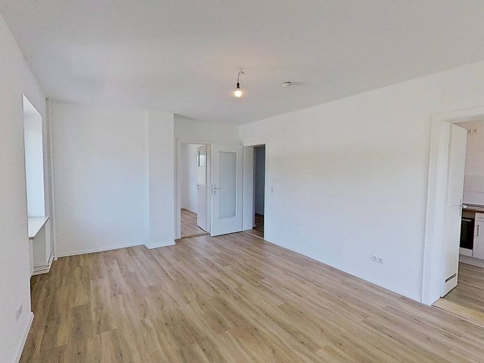 Moderne 3-Zi.-Whg. mit BALKON und EBK in fußläufiger Nähe zum Eiderufer – Ansicht II: Wohn- und Esszimm…