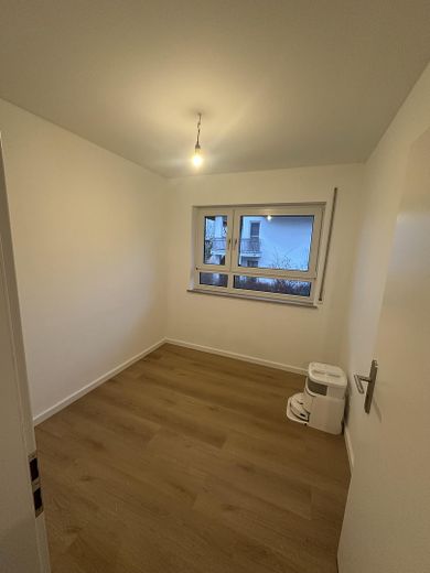 Kernsanierte 3-Zimmer-ETW, 2 Stellplätze, 900 € Kaltmiete, Provisionsfrei – Arbeitszimmer/Kinderzimmer