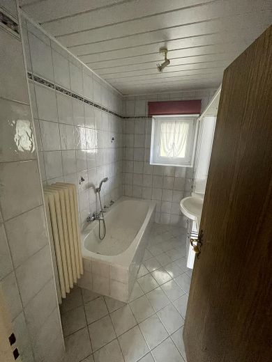 Freistehendes Einfamilienhaus mit großem Grundstück und viel Potenzial in Kühbach – Bad EG