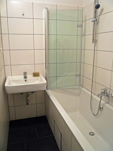 Charming 2-room apartment in Munich-Sendling-Westpark - commission-free – Bad