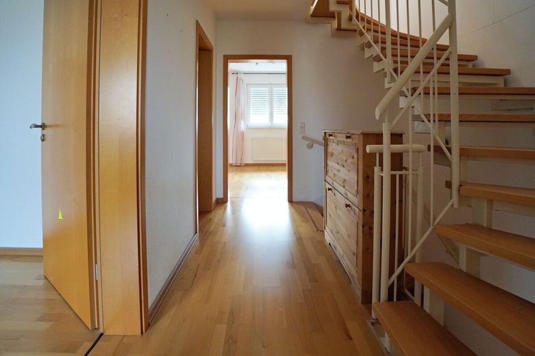 Sofort verfügbar: Gut geschnittenes Reihenmittelhaus in Langenhagen - Kaltenweide zu verkaufen! – Flur 1.OG