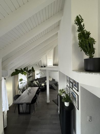 Abitare con carattere – moderna maisonette con un’architettura del tetto impressionante, giardino e piscina – Foto 1