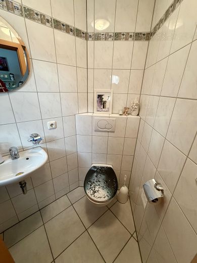 Środkowy segment domu szeregowego w Landshut – Gäste WC (EG)