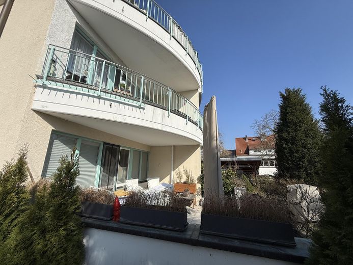 Hausrückseite - Terrassen