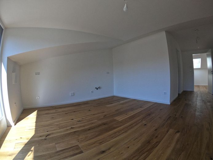 Hochwertige Neubauwohnung mit Dachgeschossflair ab sofort! – Wohnküche
