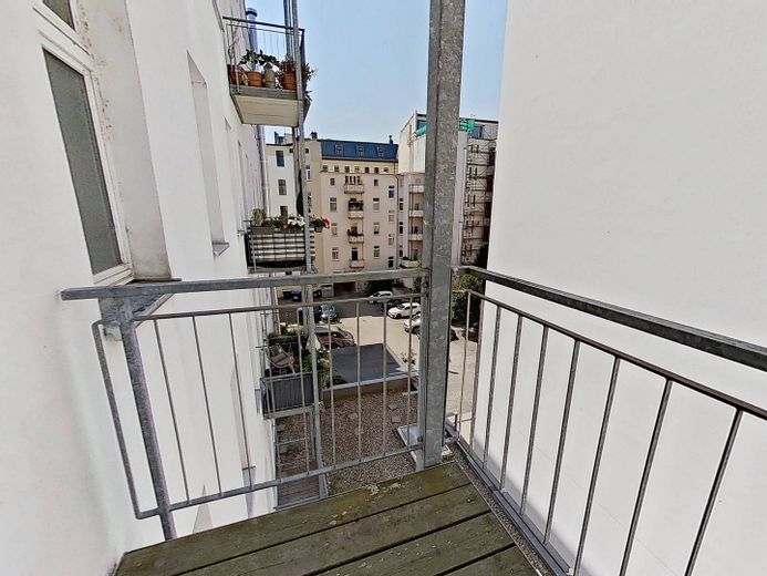 Die Blätter fallen, die Miete auch - 1 NKM als Herbstgeschenk: Attraktive 3-Zimmer-Wohnung mit Einbauküche und 2 Balkonen ++ – Balkon