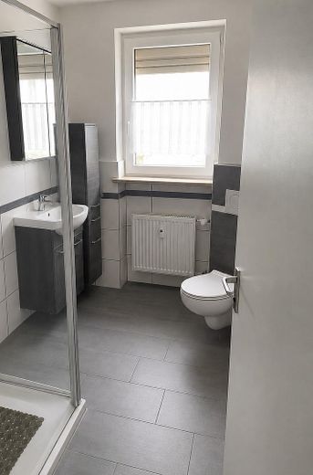 Ben curato appartamento di 3 locali al piano terra con veranda e ampio giardino – Foto 4