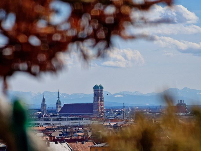 PROVISIONSFREI: Munich's Iconic View – The Ultimate Penthouse – Panoramablick Frauenkirche