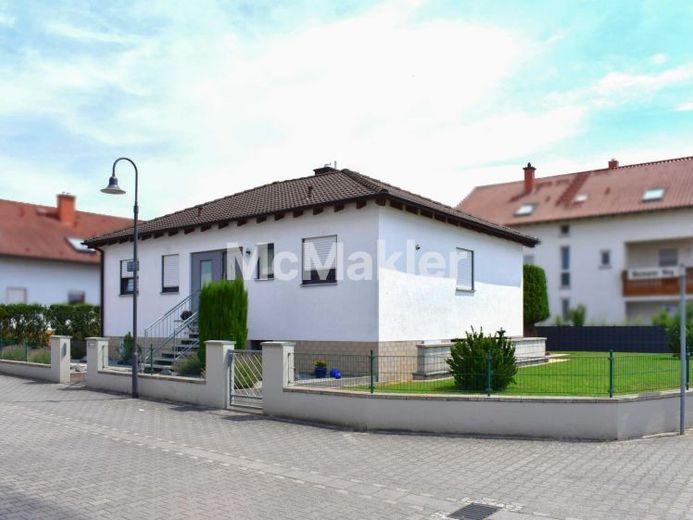 Freistehender Bungalow mit Garten, Garage, ELW und großzügigem Grundstück in Groß-Rohrheim – Foto 1