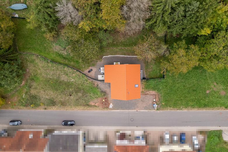 Neuwertiges KfW-55-Einfamilienhaus mit Wintergarten, Weitblick und großem Garten – provisionsfrei – Luftbild Fläche