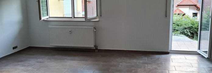 Großzügige 3-Zimmer-Terrassenwohnung in Hanglage mit Südterrasse und 2 Stellplätzen