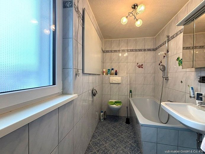 Solides, modernisiertes Einfamilienhaus in bevorzugter Wohnlage von Zell – VUB0002343-8