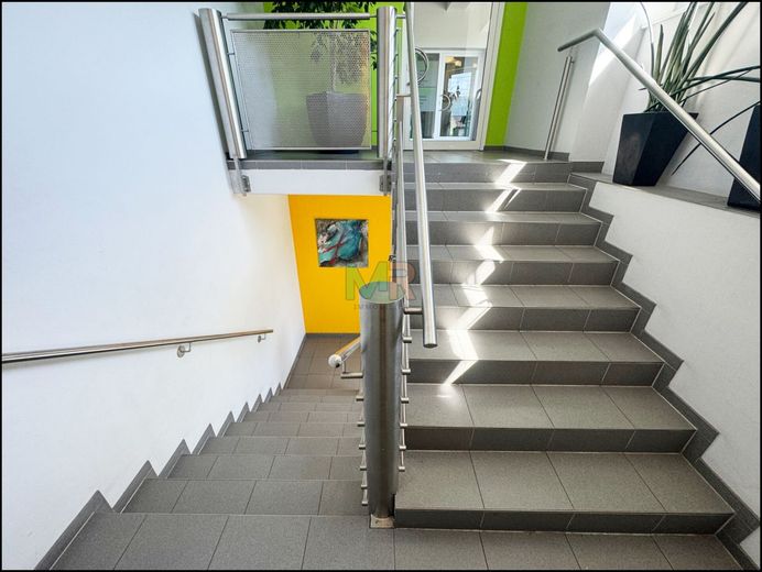 Ärztehaus Landau: 3 Einheiten einzeln oder als Gesamtpaket – Treppenhaus 1.-2.OG (2)