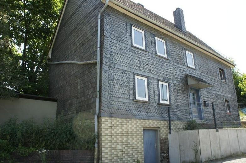 ** DOM SZACHULCOWY Z OKŁADZINĄ Z ŁUPKA I STARYM DRZEWOSTANEM W MUDERSBACH ** – Bild 2